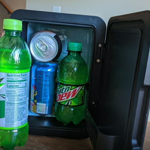 Mini fridge - Picture 2 of 4